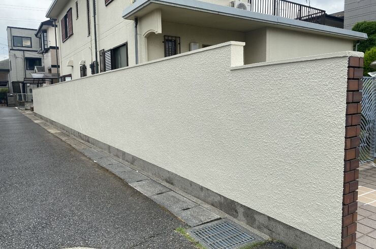 コンクリート塀塗替えビフォー、アフター（さいたま市緑区）a